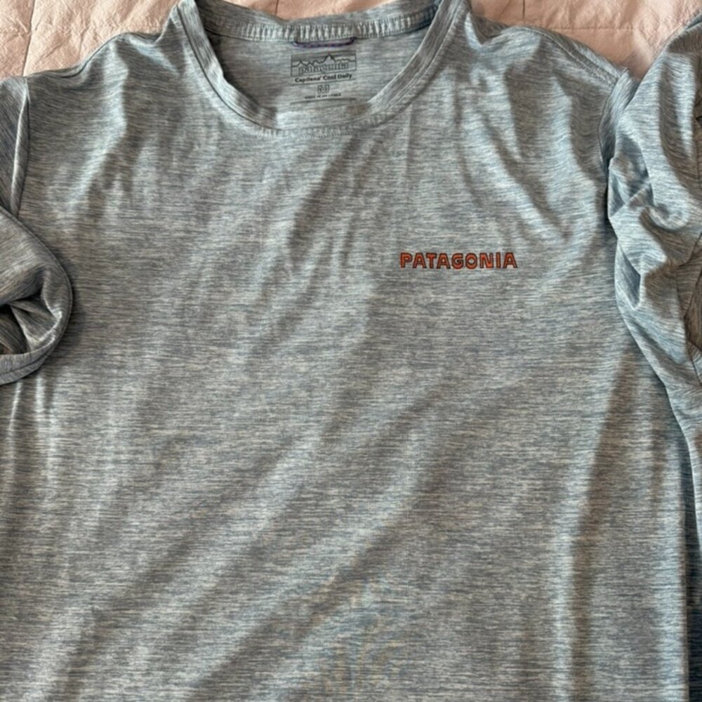 Men's Patagonia Tee, Long Sleeve, Medium, Capilene Cool Daily, Blue - Picture 2 of 5